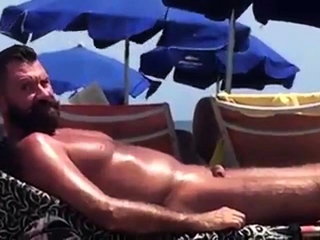 Str8 spy daddy bear at the beach